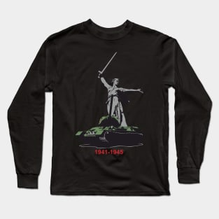 Tank T-34-85 and the monument "Motherland" Long Sleeve T-Shirt